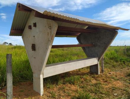 Casinha de sal e bebedouro de concreto em Juruena MT