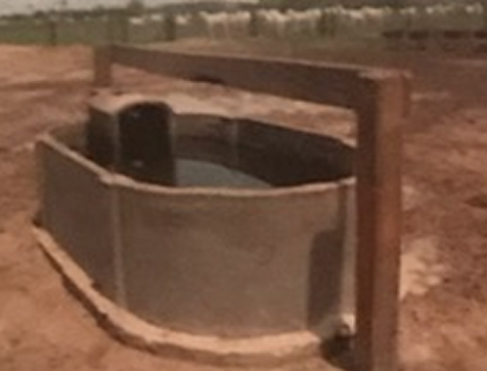 Casinha de sal e bebedouro de concreto em Juruena MT