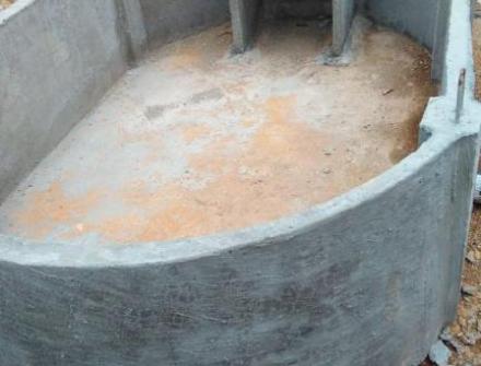 Casinha de sal e bebedouro de concreto em Juruena MT