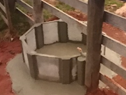 Casinha de sal e bebedouro de concreto em Juruena MT