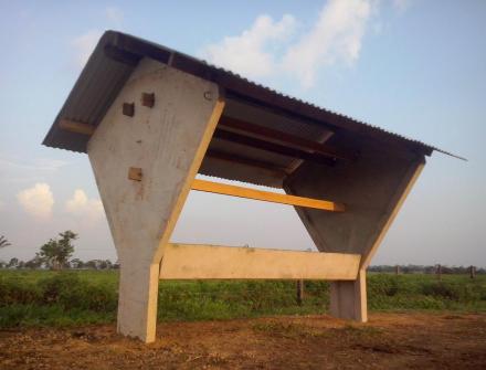 Casinha de sal e bebedouro de concreto em Juruena MT